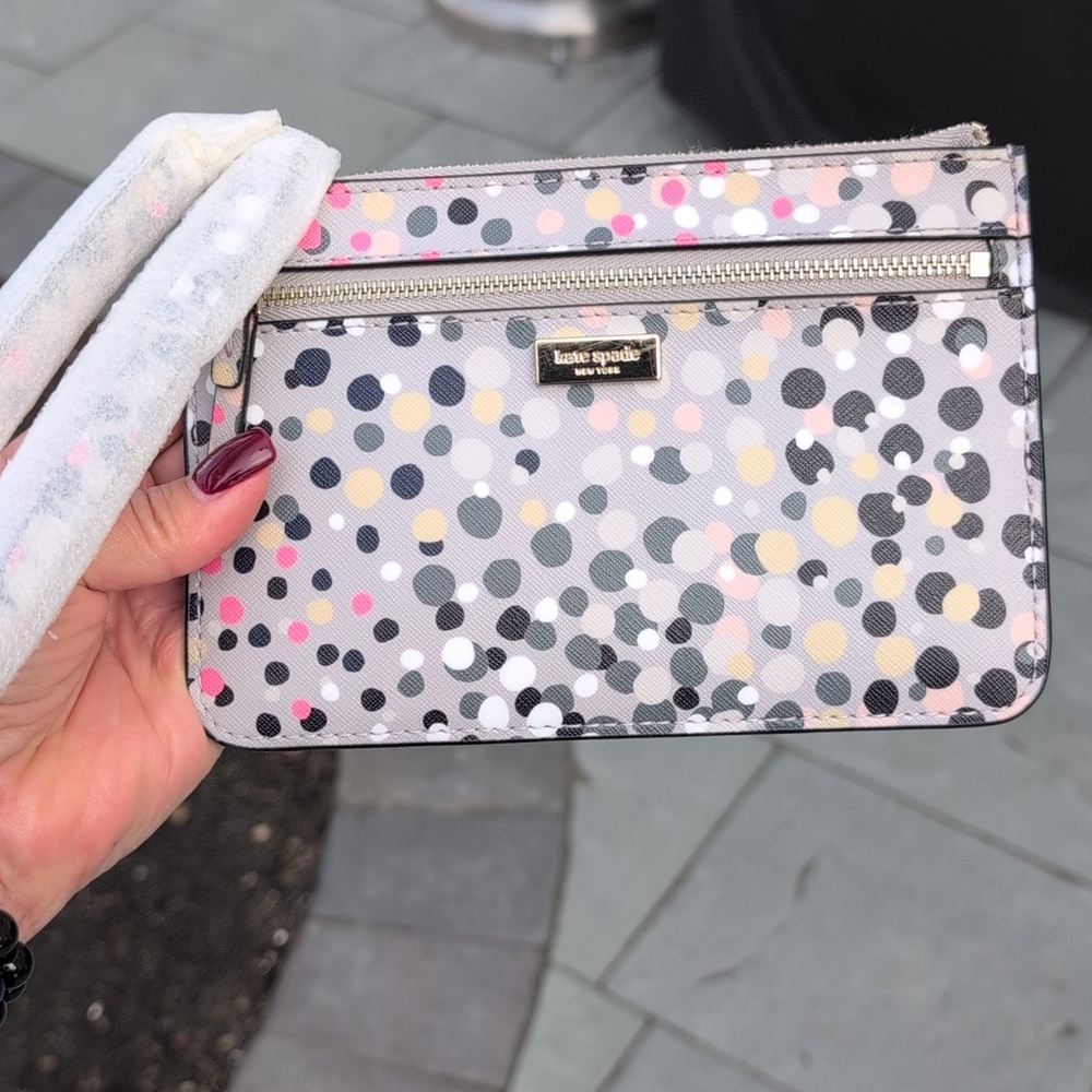 Kate Spade Shore Street Grey Multi Wristlet NWT - Picture 2 of 9